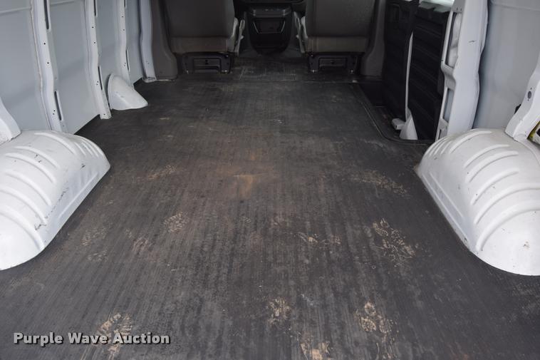 image for item L2511 2005 Chevrolet Express 2500 Cargo van