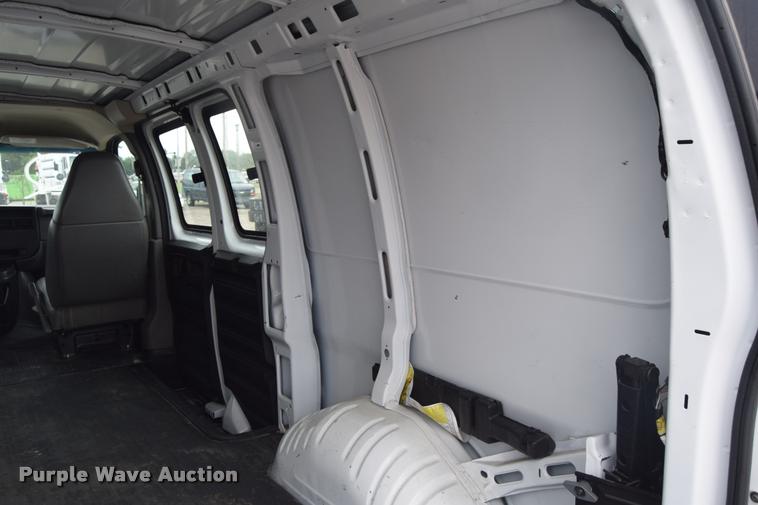 image for item L2511 2005 Chevrolet Express 2500 Cargo van