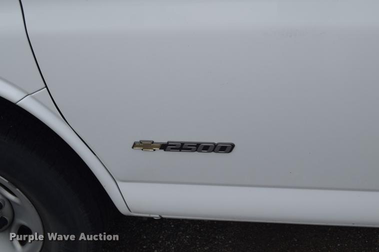 image for item L2511 2005 Chevrolet Express 2500 Cargo van