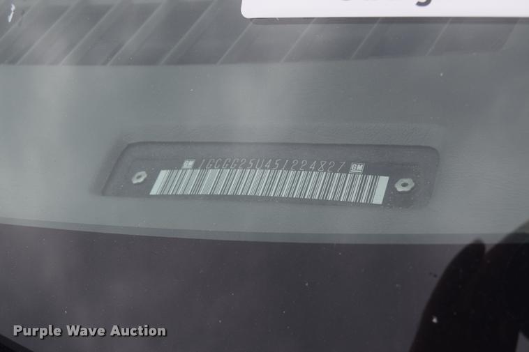 image for item L2511 2005 Chevrolet Express 2500 Cargo van