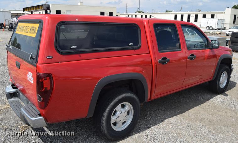 image for item L2512 2006 Chevrolet Colorado Crew Cab pickup truck