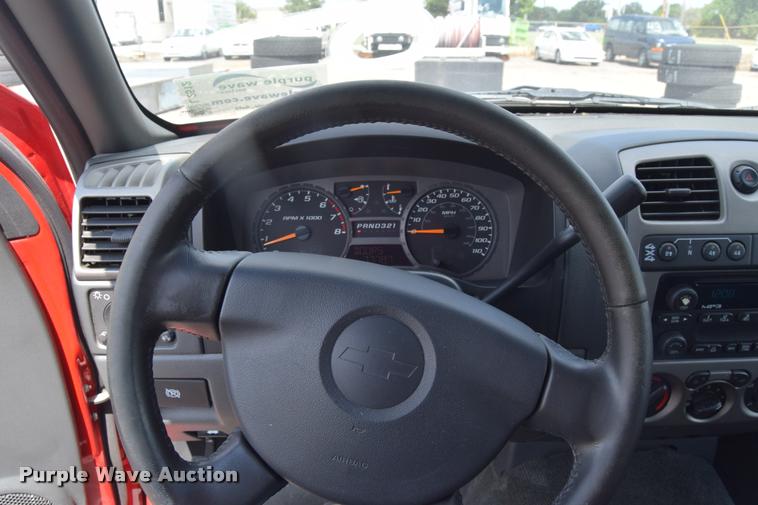 image for item L2512 2006 Chevrolet Colorado Crew Cab pickup truck