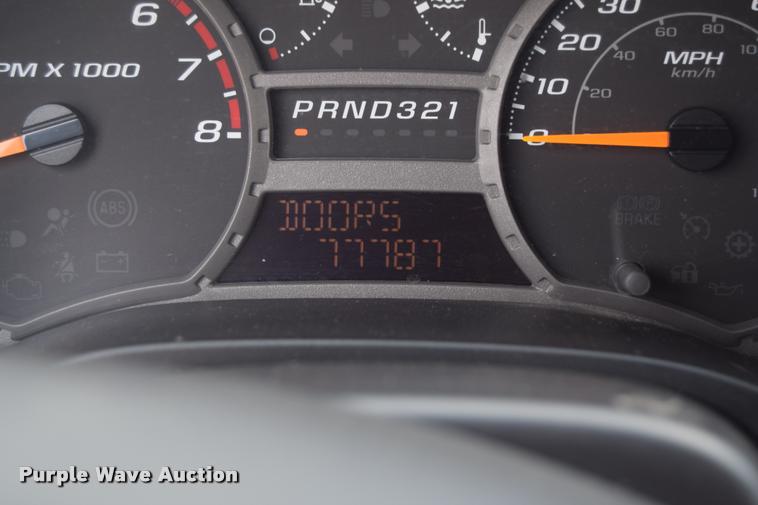 image for item L2512 2006 Chevrolet Colorado Crew Cab pickup truck