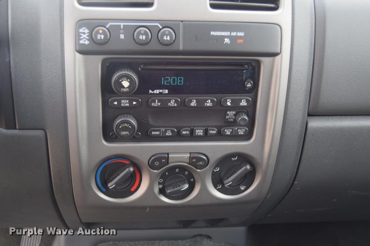 image for item L2512 2006 Chevrolet Colorado Crew Cab pickup truck