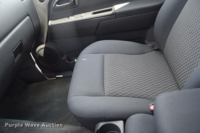 image for item L2512 2006 Chevrolet Colorado Crew Cab pickup truck