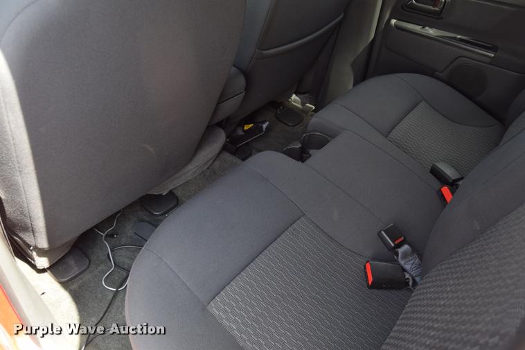 image for item L2512 2006 Chevrolet Colorado Crew Cab pickup truck