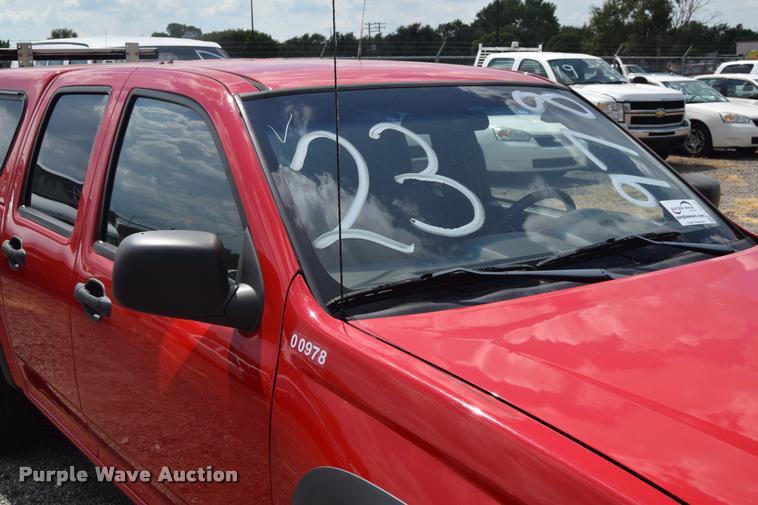 image for item L2512 2006 Chevrolet Colorado Crew Cab pickup truck