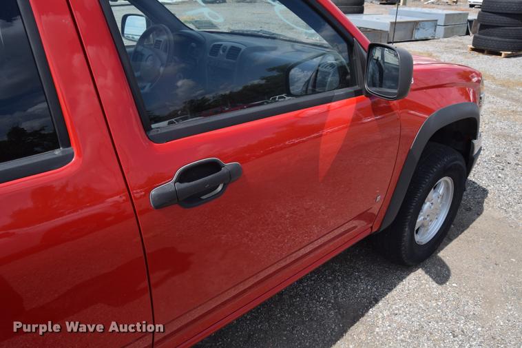 image for item L2512 2006 Chevrolet Colorado Crew Cab pickup truck