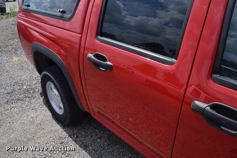 image for item L2512 2006 Chevrolet Colorado Crew Cab pickup truck