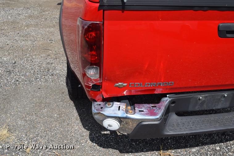 image for item L2512 2006 Chevrolet Colorado Crew Cab pickup truck