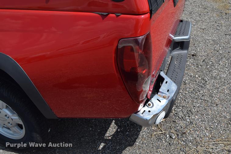 image for item L2512 2006 Chevrolet Colorado Crew Cab pickup truck