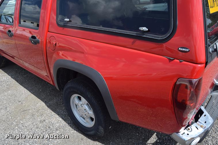 image for item L2512 2006 Chevrolet Colorado Crew Cab pickup truck