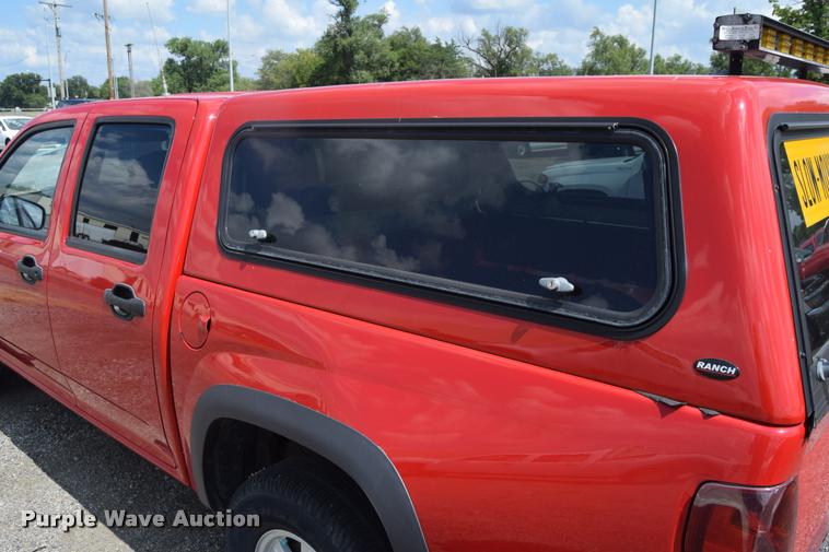 image for item L2512 2006 Chevrolet Colorado Crew Cab pickup truck