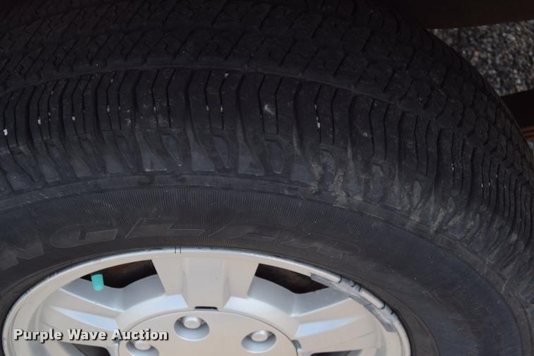 image for item L2512 2006 Chevrolet Colorado Crew Cab pickup truck