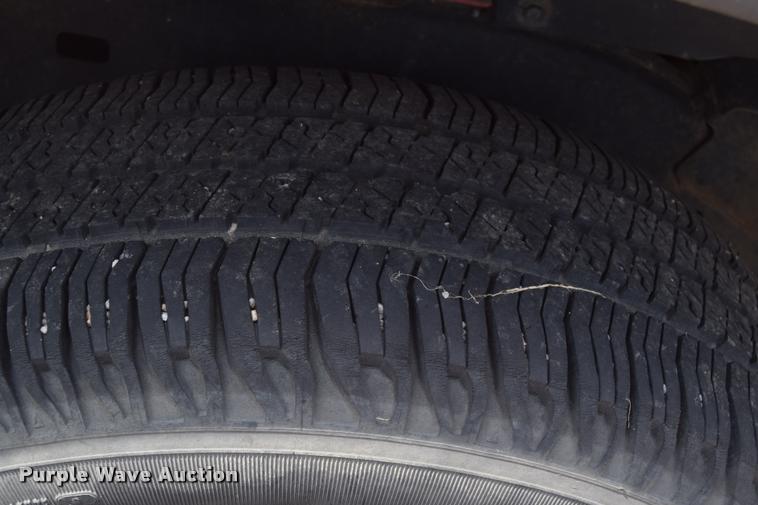 image for item L2512 2006 Chevrolet Colorado Crew Cab pickup truck