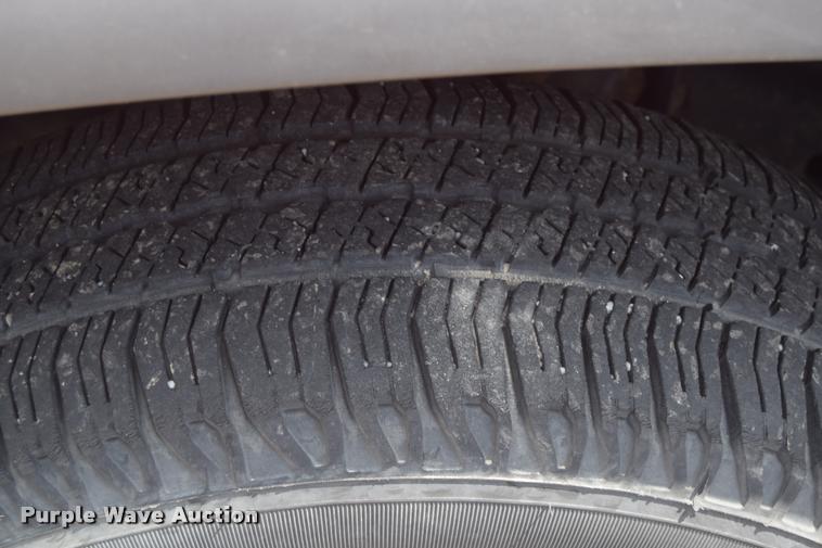 image for item L2512 2006 Chevrolet Colorado Crew Cab pickup truck