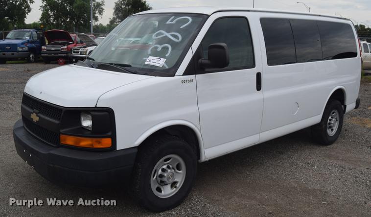 image for item L2513 2007 Chevrolet Express 2500 Cargo van