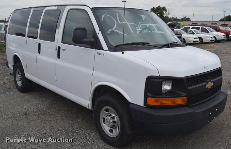 image for item L2513 2007 Chevrolet Express 2500 Cargo van