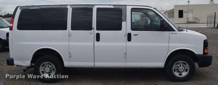image for item L2513 2007 Chevrolet Express 2500 Cargo van