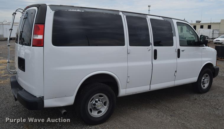 image for item L2513 2007 Chevrolet Express 2500 Cargo van