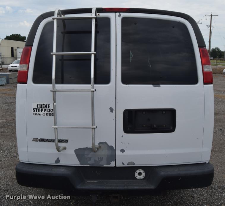 image for item L2513 2007 Chevrolet Express 2500 Cargo van