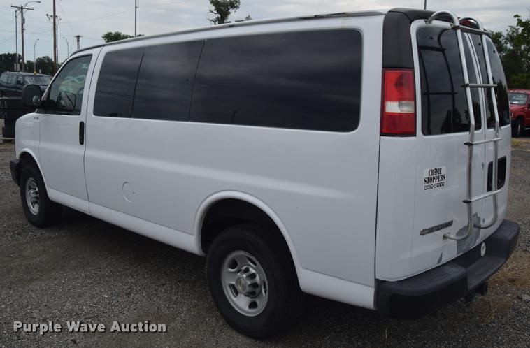 image for item L2513 2007 Chevrolet Express 2500 Cargo van