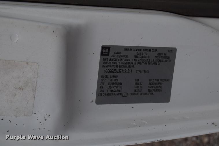 image for item L2513 2007 Chevrolet Express 2500 Cargo van