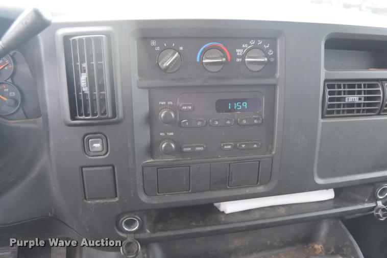 image for item L2513 2007 Chevrolet Express 2500 Cargo van