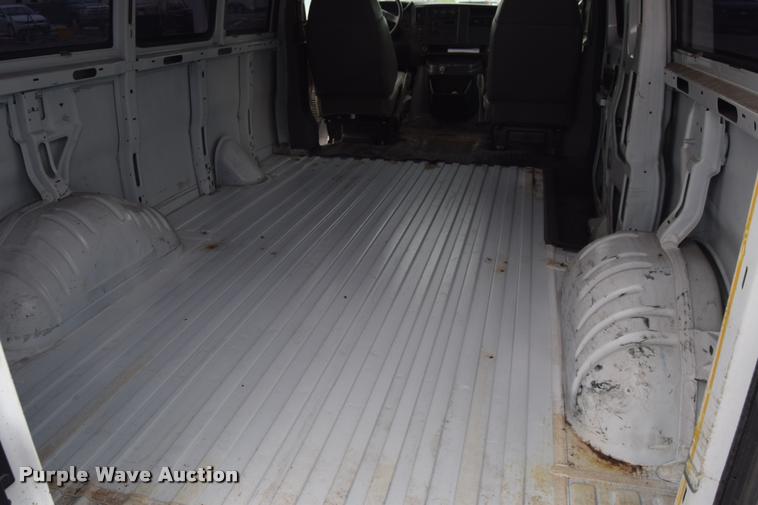 image for item L2513 2007 Chevrolet Express 2500 Cargo van