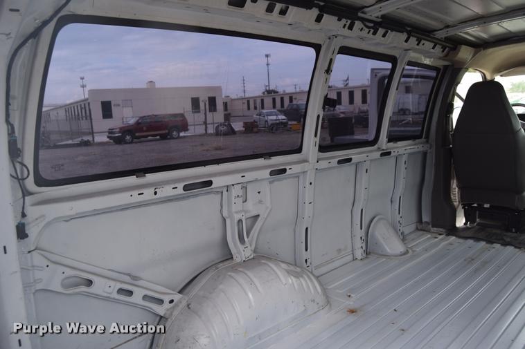 image for item L2513 2007 Chevrolet Express 2500 Cargo van
