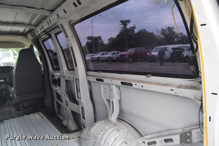 image for item L2513 2007 Chevrolet Express 2500 Cargo van