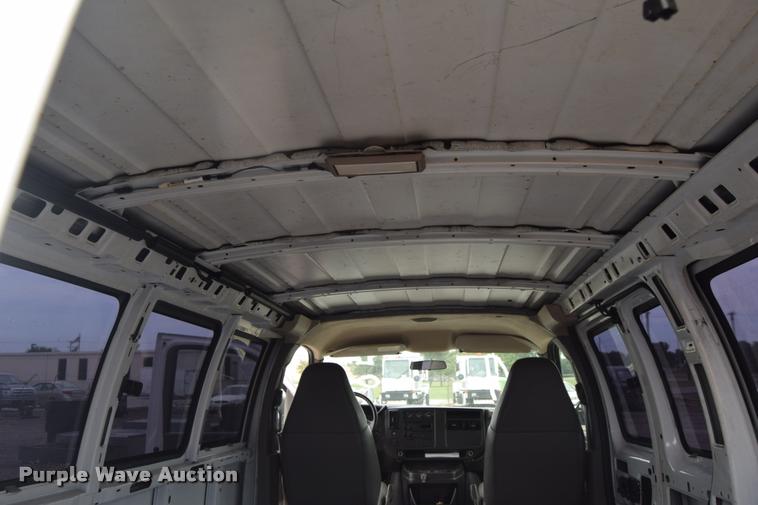 image for item L2513 2007 Chevrolet Express 2500 Cargo van