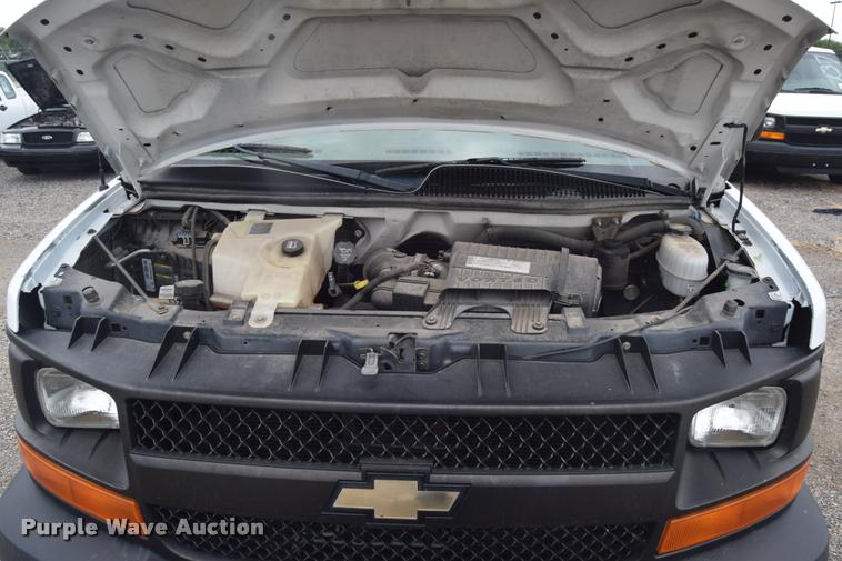 image for item L2513 2007 Chevrolet Express 2500 Cargo van