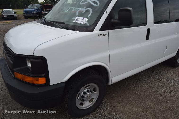 image for item L2513 2007 Chevrolet Express 2500 Cargo van