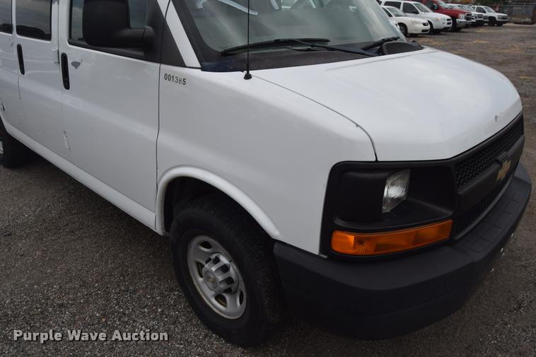 image for item L2513 2007 Chevrolet Express 2500 Cargo van