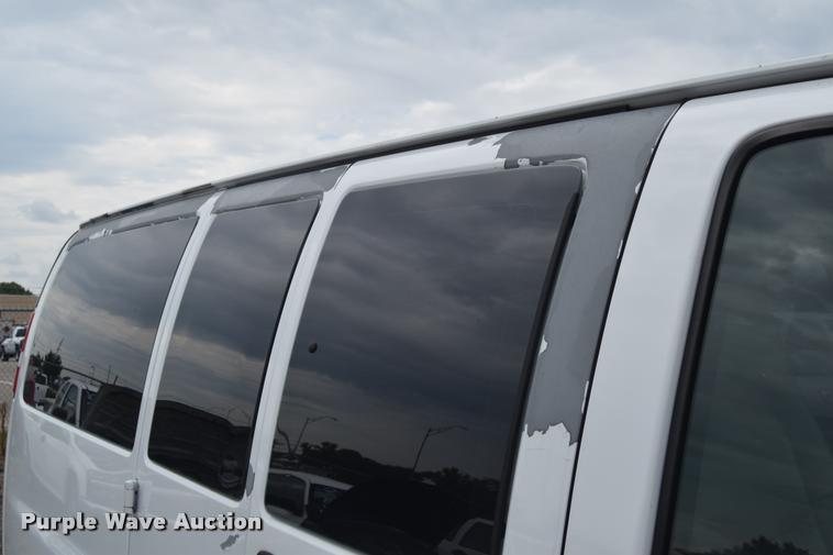 image for item L2513 2007 Chevrolet Express 2500 Cargo van