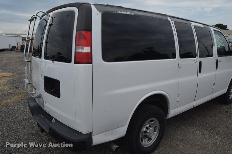 image for item L2513 2007 Chevrolet Express 2500 Cargo van