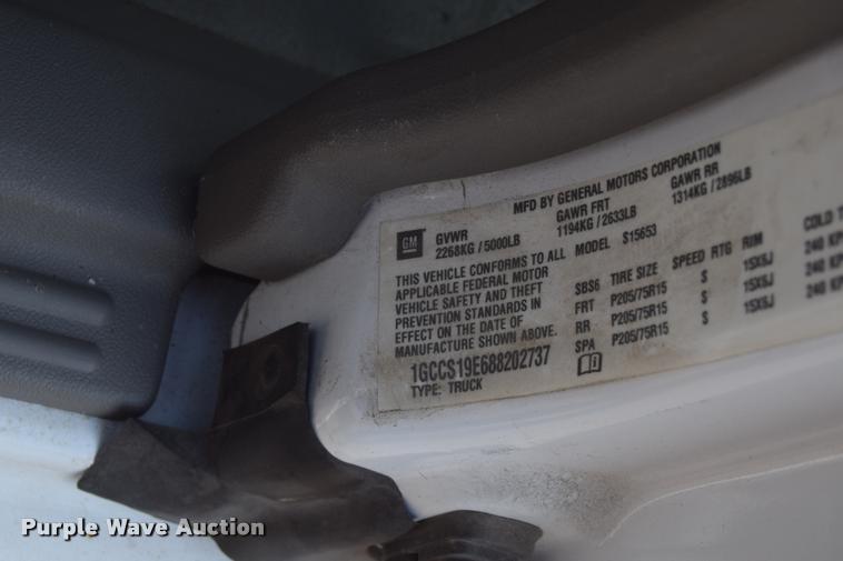 image for item L2514 2008 Chevrolet Colorado pickup truck