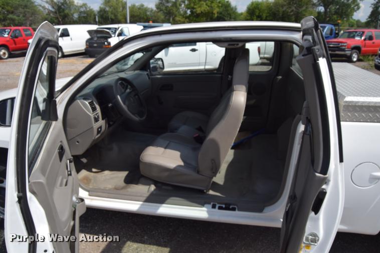 image for item L2514 2008 Chevrolet Colorado pickup truck