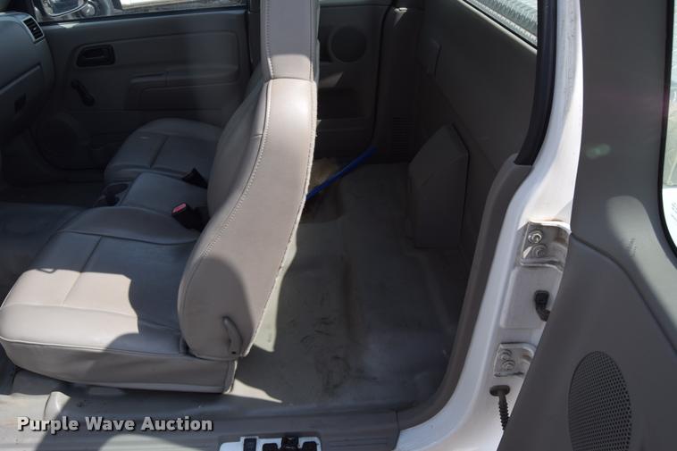 image for item L2514 2008 Chevrolet Colorado pickup truck