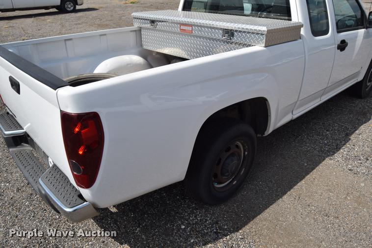 image for item L2514 2008 Chevrolet Colorado pickup truck