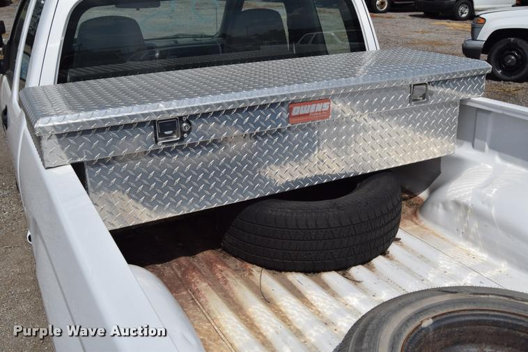 image for item L2514 2008 Chevrolet Colorado pickup truck