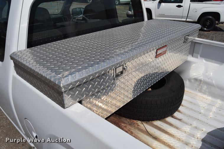 image for item L2514 2008 Chevrolet Colorado pickup truck