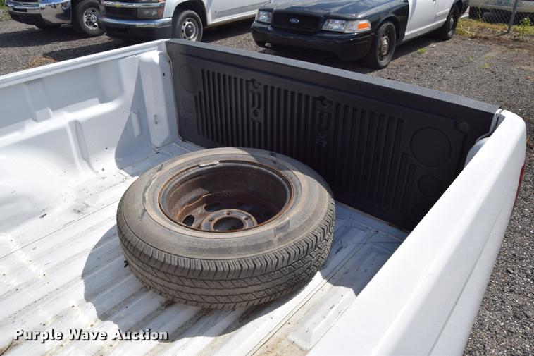 image for item L2514 2008 Chevrolet Colorado pickup truck