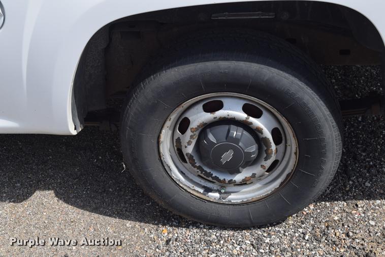 image for item L2514 2008 Chevrolet Colorado pickup truck