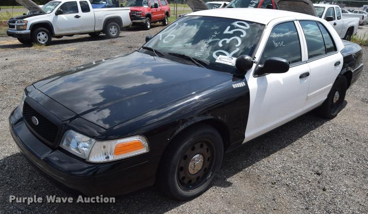 image for item L2515 2011 Ford Crown Victoria Police Interceptor