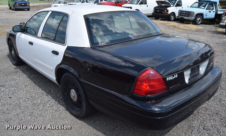 image for item L2515 2011 Ford Crown Victoria Police Interceptor
