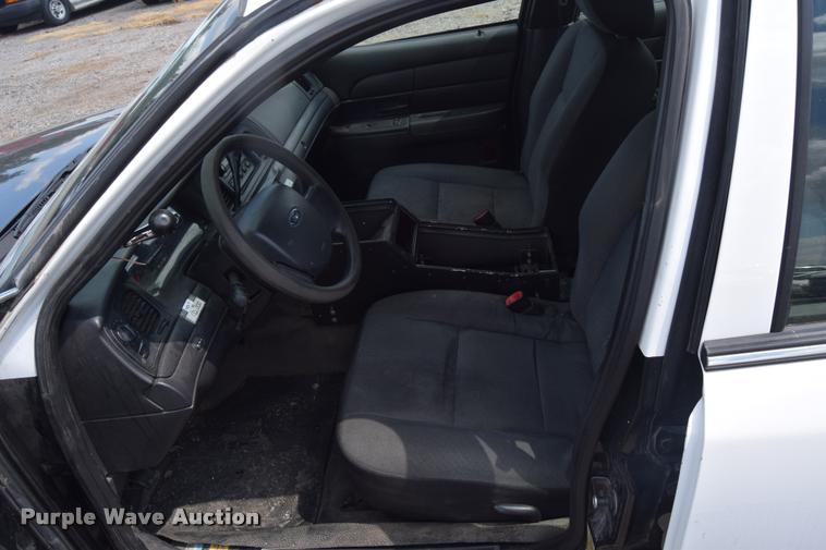 image for item L2515 2011 Ford Crown Victoria Police Interceptor