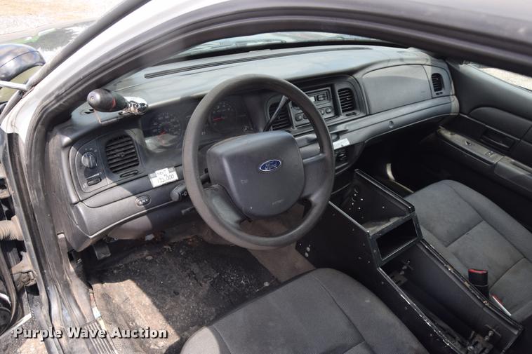 image for item L2515 2011 Ford Crown Victoria Police Interceptor