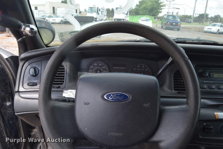 image for item L2515 2011 Ford Crown Victoria Police Interceptor